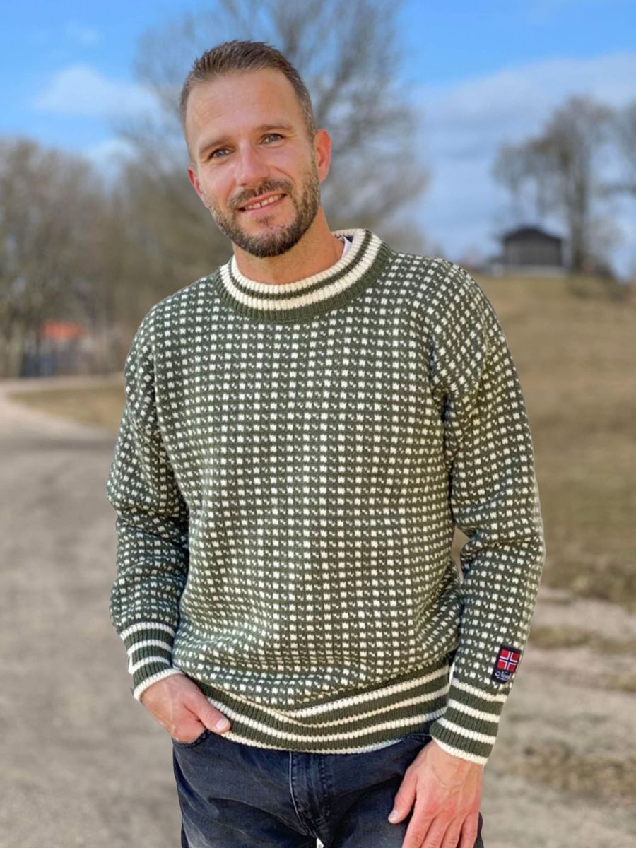 Nordlys klassisk Islender unisex ullgenser rund hals  mørk grønn
